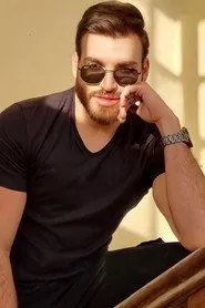 علي أجينا