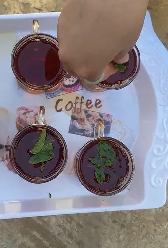 عَ السطح