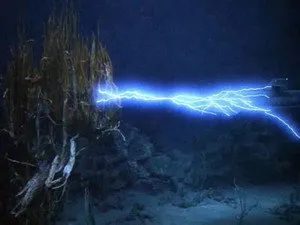 مسلسل Voyage to the Bottom of the Sea الموسم ٣ الحلقة ١٥