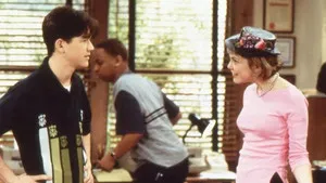 مسلسل 3rd Rock from the Sun الموسم ٤ الحلقة ١٩
